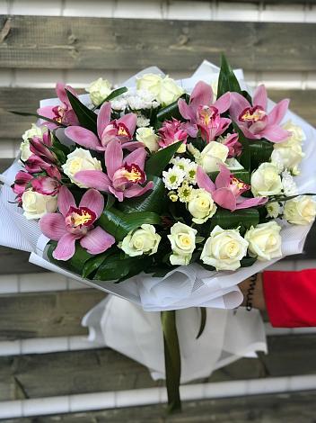 Букет цветов из: Розы и Хризантемы в Ширяево