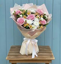 Букет цветов из:  Гвоздики, Орхидеи и Розы в Ширяево