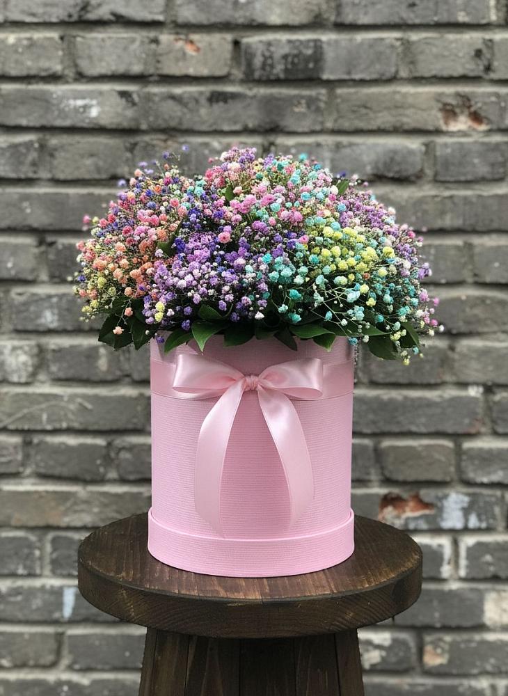 Цветочная композиция из Гипсофила и Розы в шляпной коробке в Ширяево