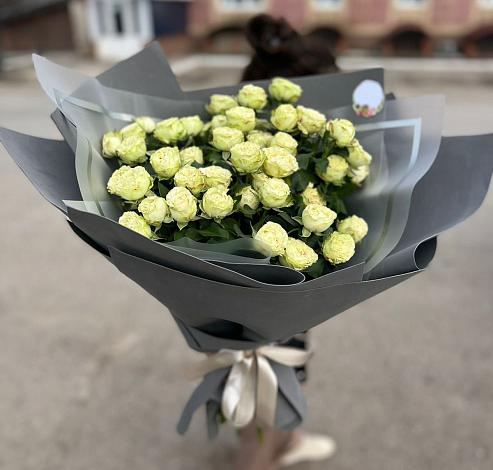 Букет Белые кустовые розы Солинеро в Ширяево
