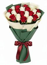 Букет Микс из красных и белых роз в Ширяево