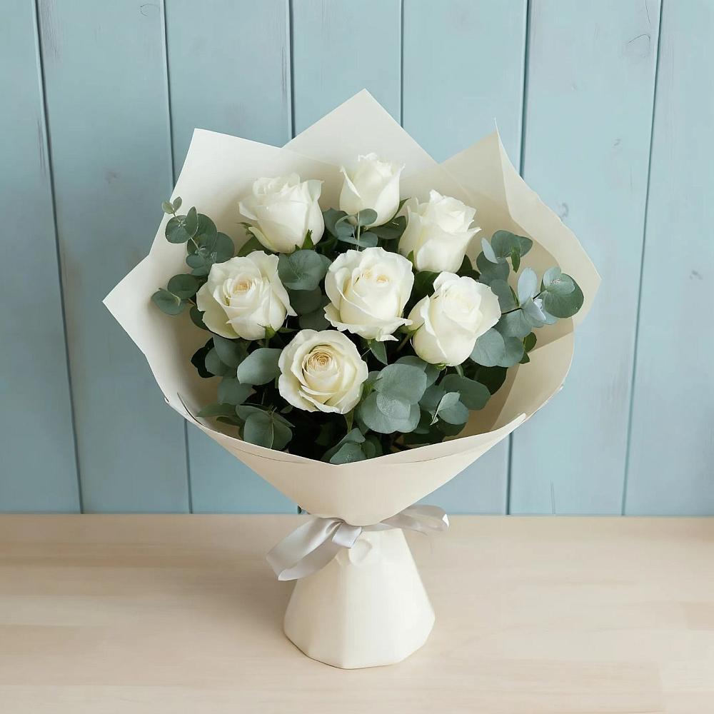 Букет Белые розы в Эвкалипте в Ширяево