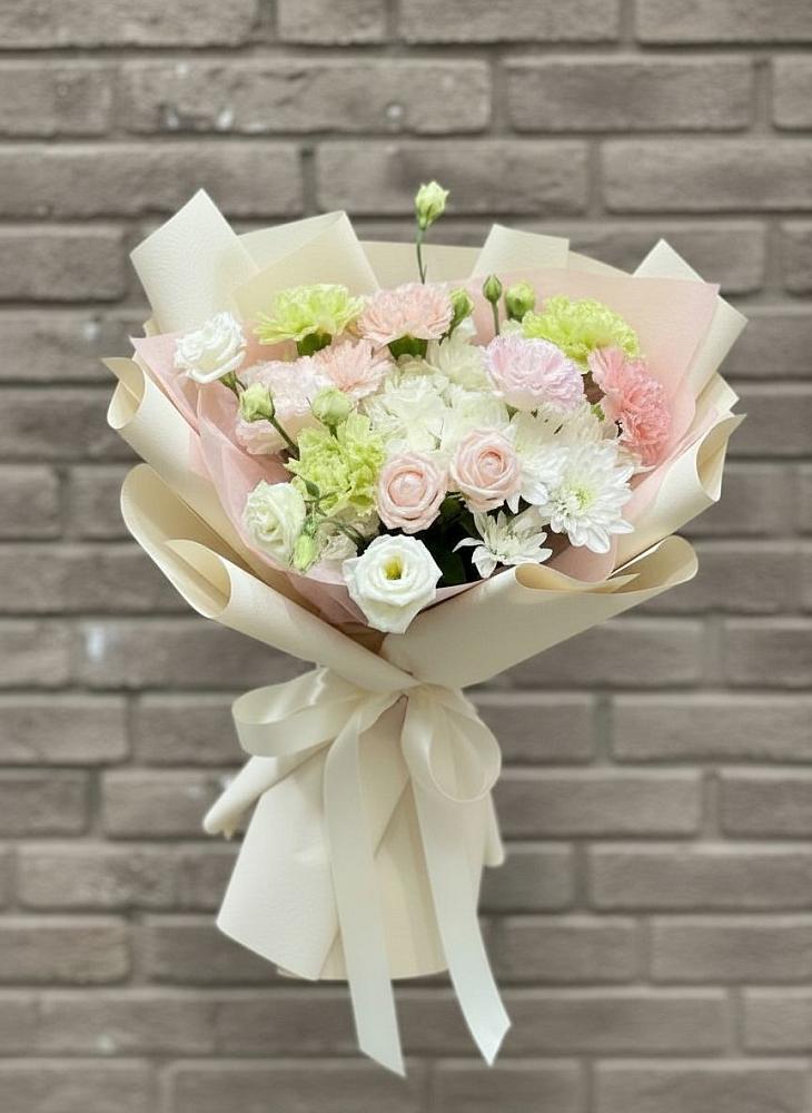 Букет цветов из: Гвоздики, Розы, Лизиантусы и Хризантемы в Ширяево