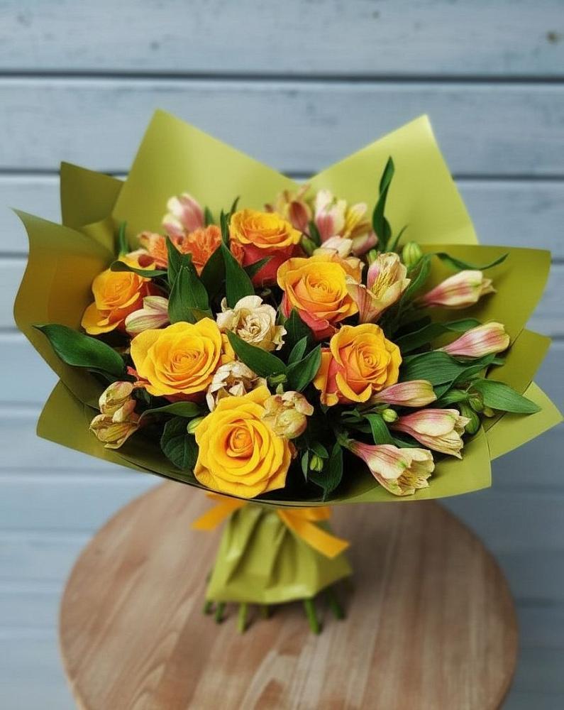 Букет цветов из: Альстромерии и Розы в Ширяево