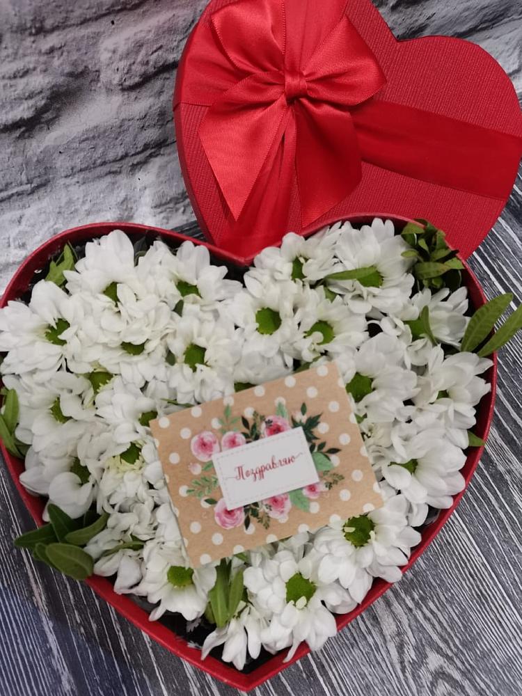 Цветочная композиция из Хризантемы в виде сердца в Ширяево