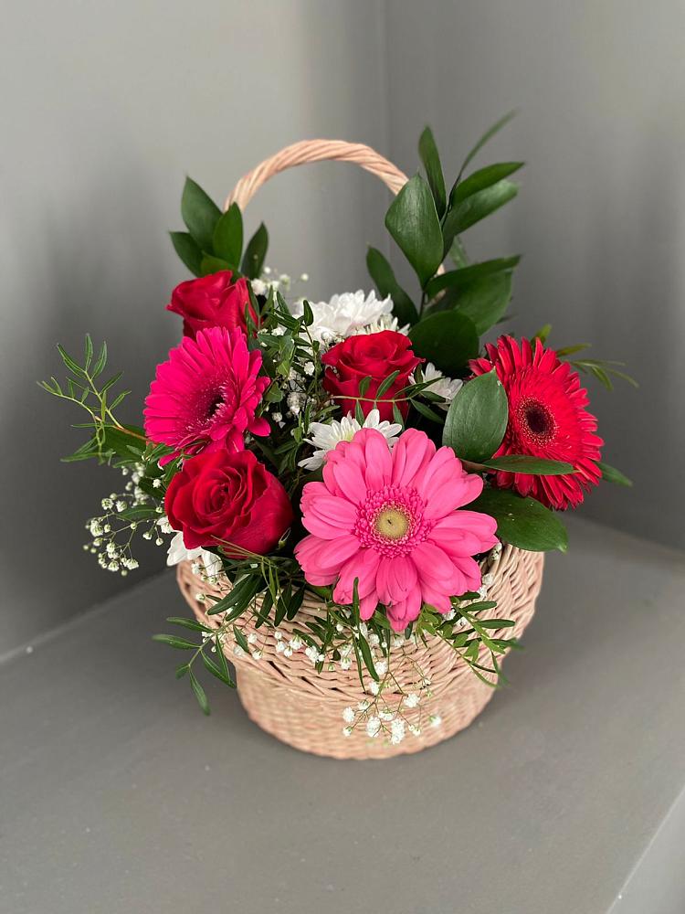 Цветочная композиция из Розы, Хризантемы и Герберы в корзине в Ширяево