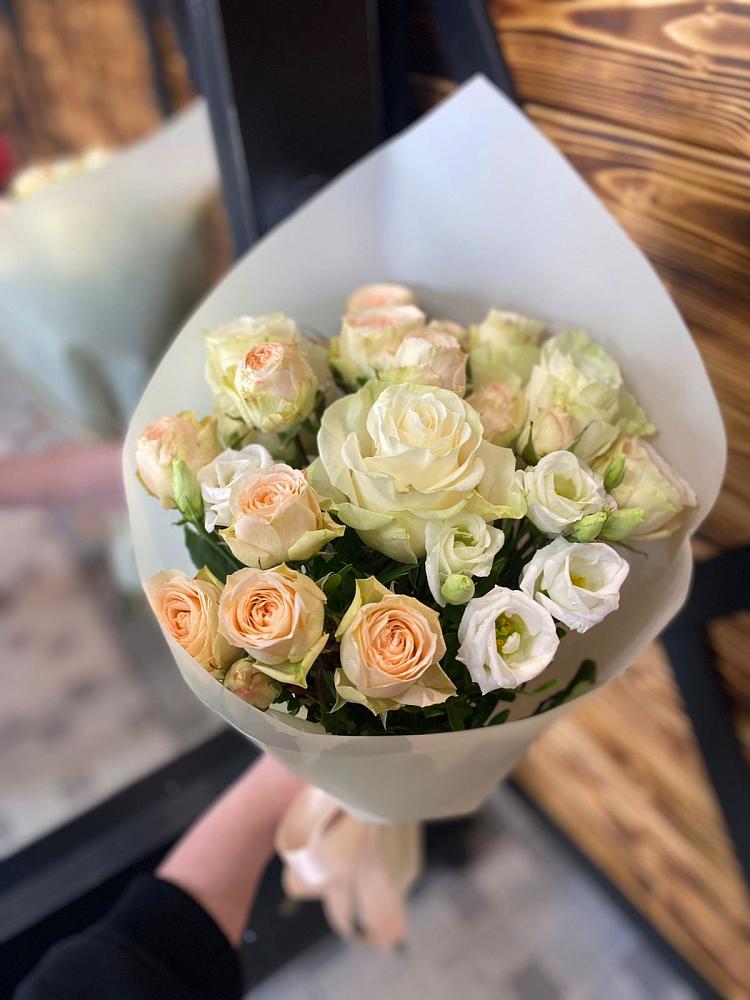 Букет цветов из: Розы и Лизиантусы в Ширяево